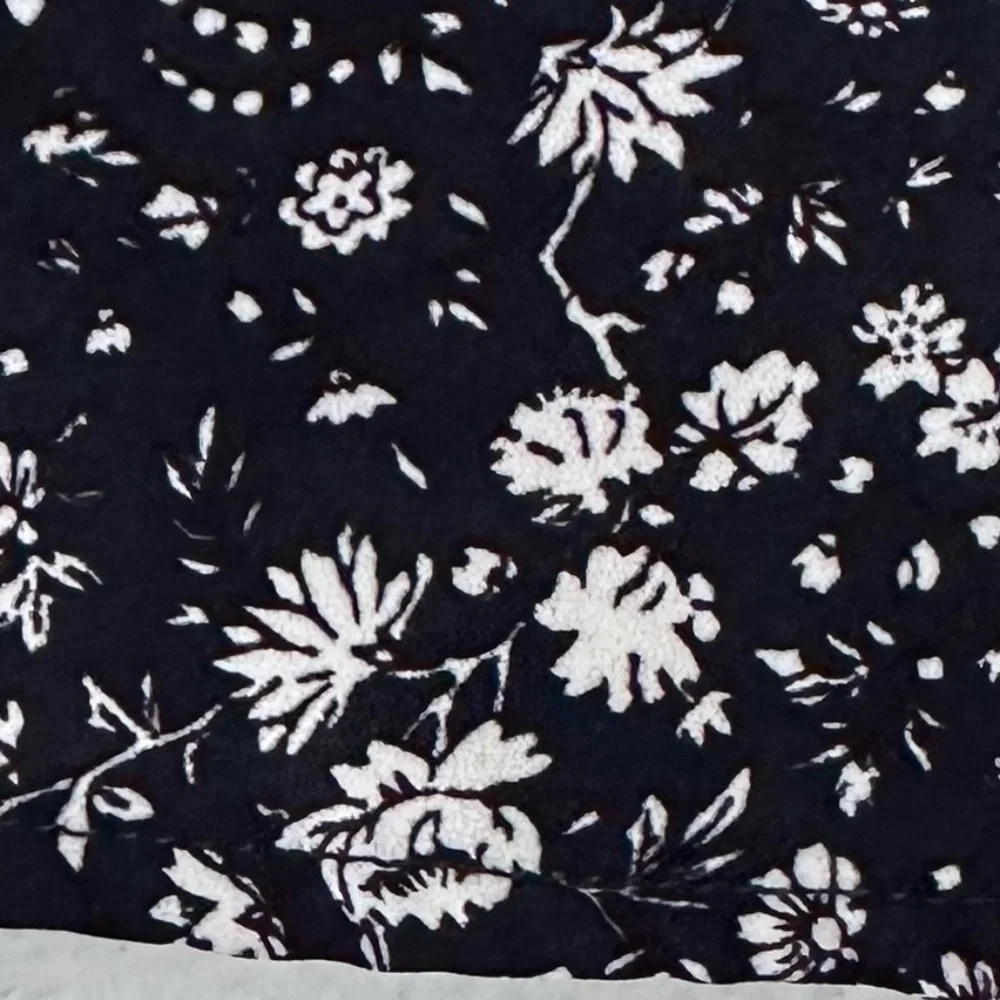 Ann Taylor LOFT Floral Puff Sleeve, Size Medium - Picture 8 of 9